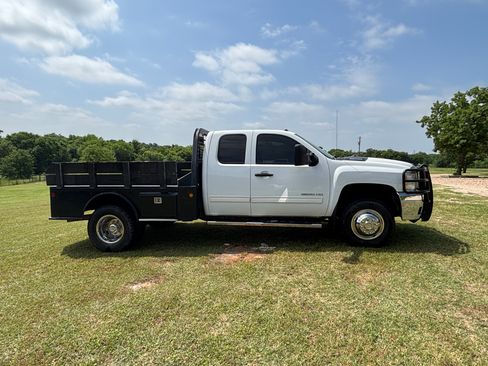 Used 2011 Chevrolet Silverado 3500 LT w/ Interior Plus Package AWD/4WD image 16