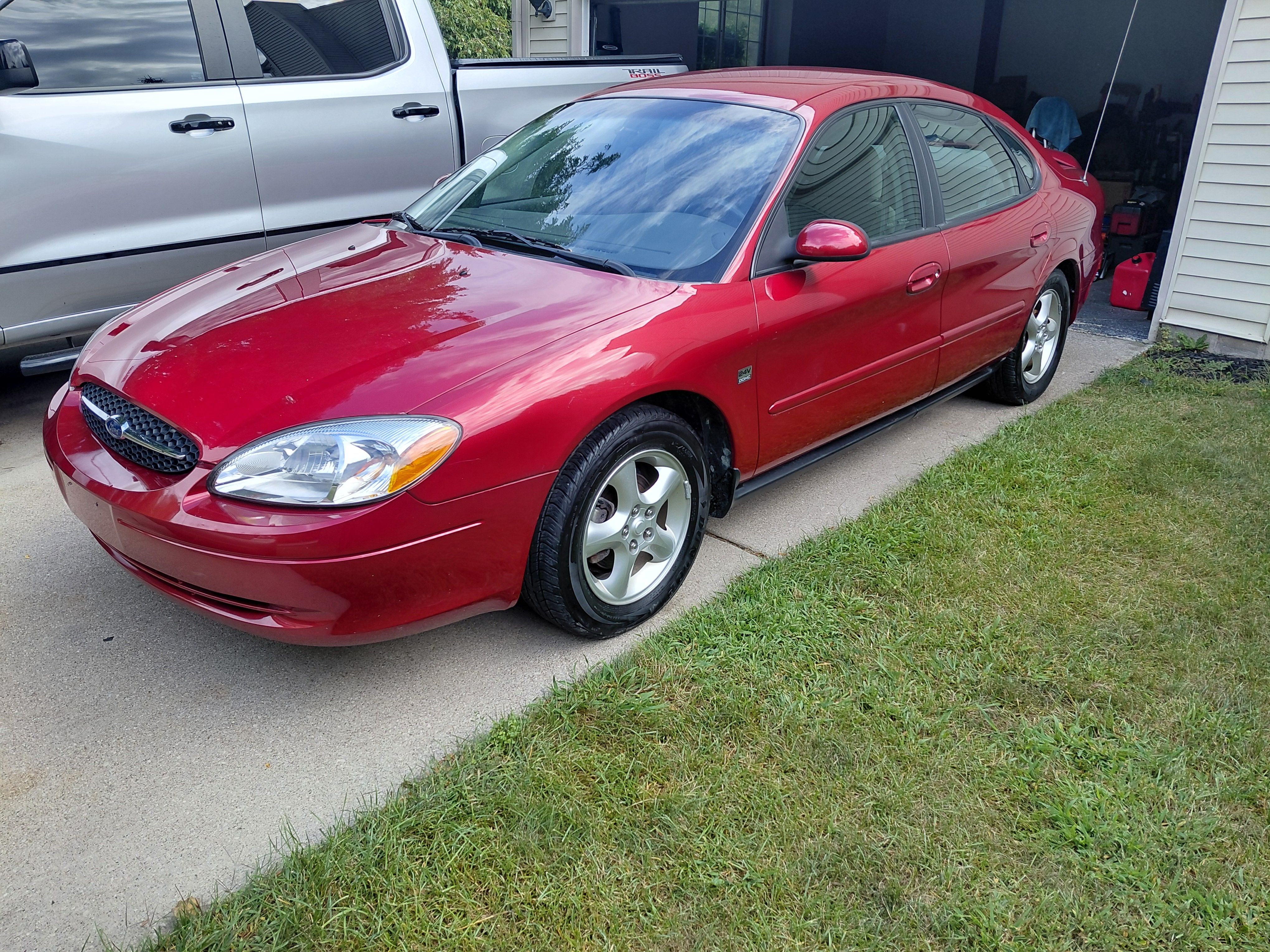 Used 2000 Ford Taurus SES FWD image 1