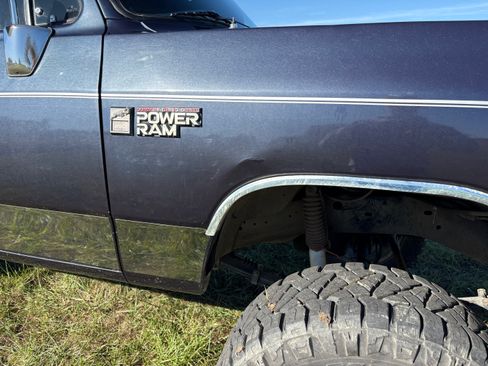 Used 1993 Dodge D/W Truck 250 image 10