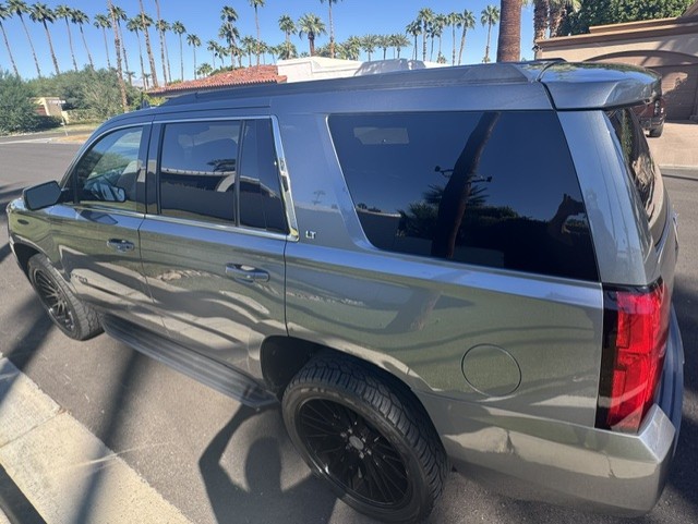 Used 2019 Chevrolet Tahoe LT w/ Luxury Package RWD image 1