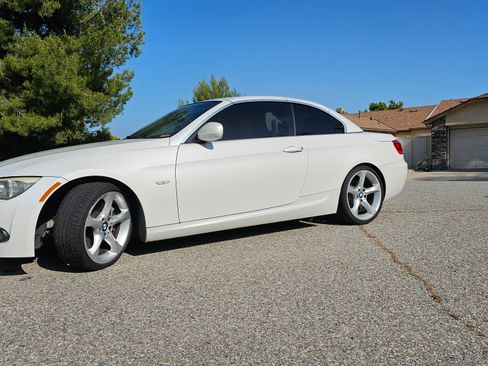 Used 2013 BMW 335i Convertible image 11
