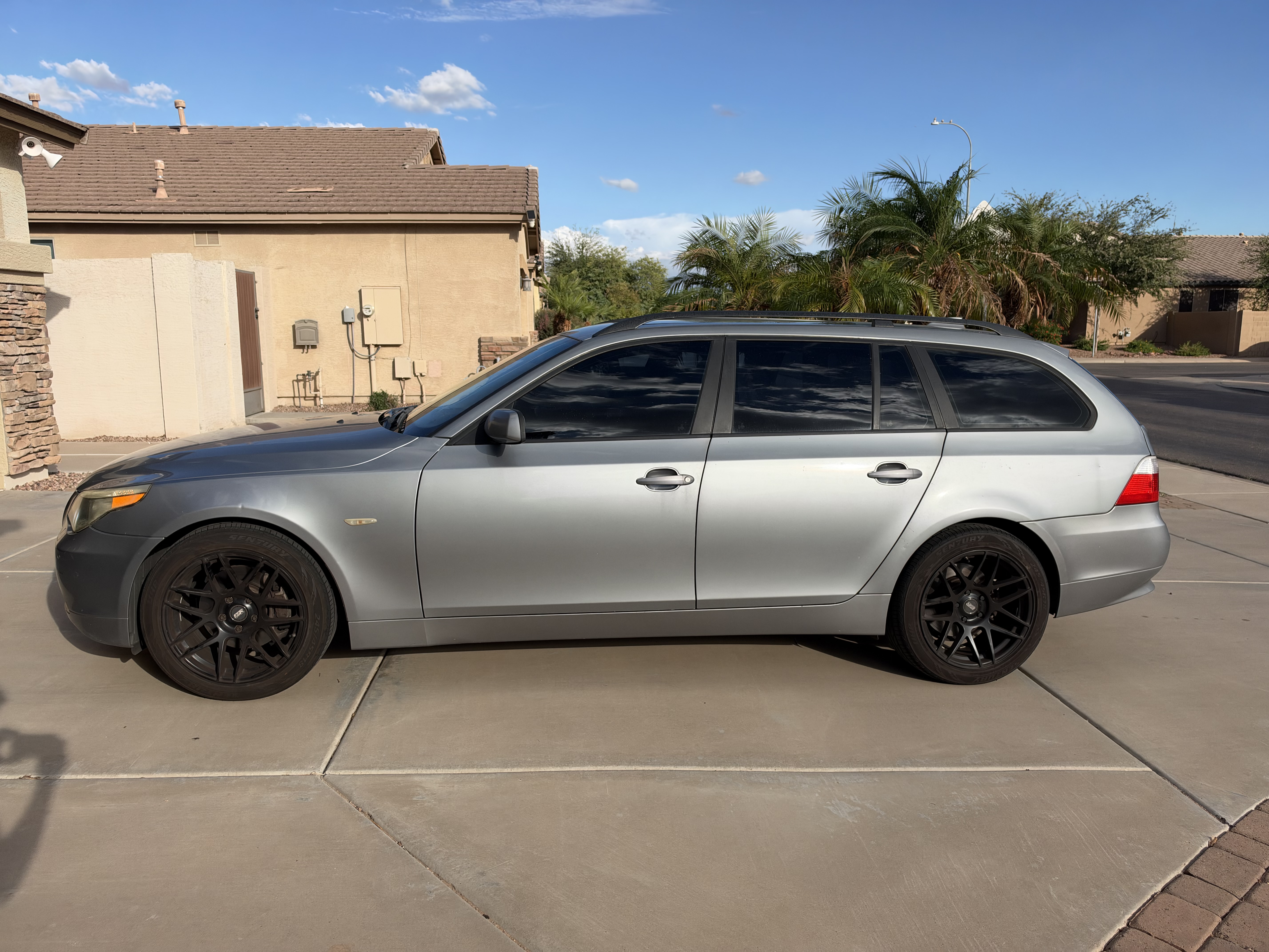 Used 2007 BMW 530xi Wagon AWD/4WD image 1