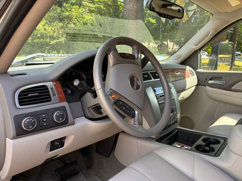 Used 2007 GMC Sierra 3500 SLT w/ Convenience Package AWD/4WD image 14