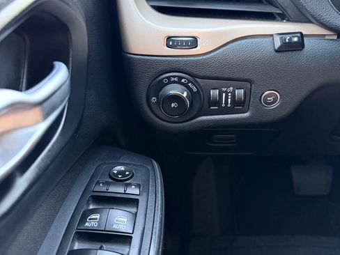 Used 2016 Jeep Cherokee Latitude w/ Comfort/Convenience Group FWD image 10