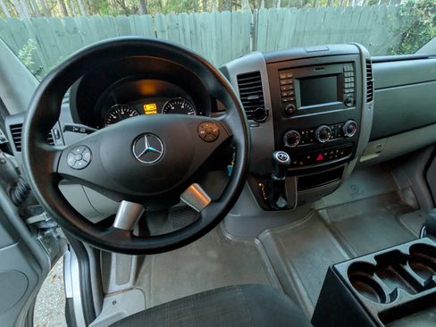 Used 2016 Mercedes-Benz Sprinter 2500 image 16