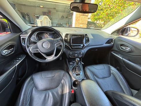 Used 2020 Jeep Cherokee Limited image 5