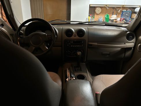 Used 2004 Jeep Liberty Sport w/ PWR Convenience Group image 11