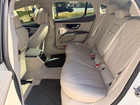 Used 2023 Mercedes-Benz EQS 580 4MATIC Sedan image 11