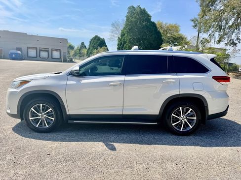 Used 2019 Toyota Highlander XLE image 10