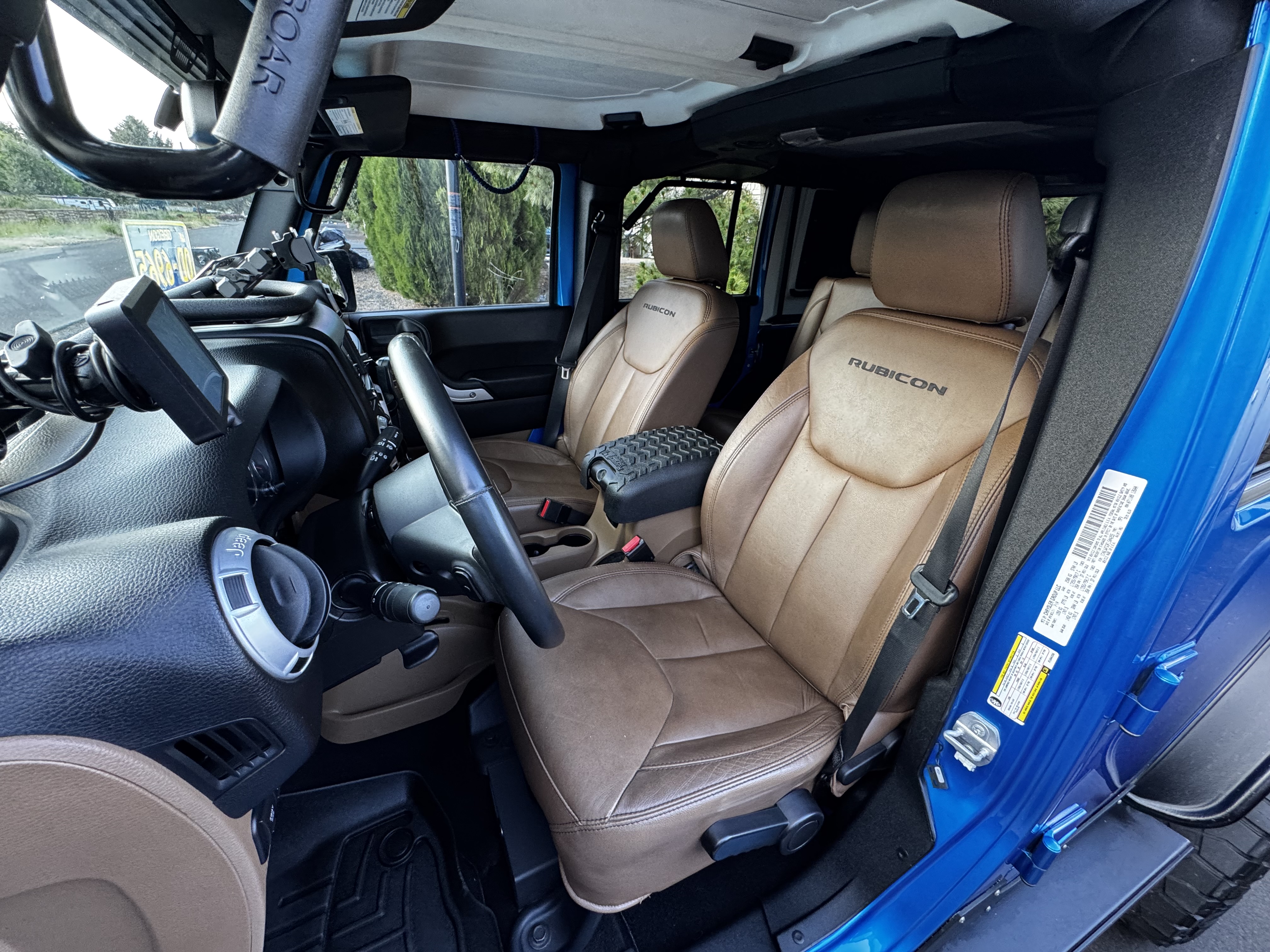Used 2015 Jeep Wrangler Unlimited Rubicon w/ Connectivity Group AWD/4WD image 10