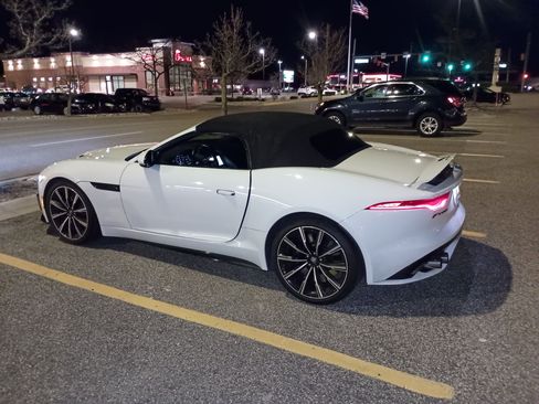 Used 2021 Jaguar F-TYPE R image 9