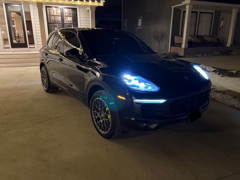 Used 2016 Porsche Cayenne S image 1