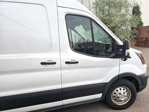 Used 2020 Ford Transit 250 Medium Roof AWD image 4