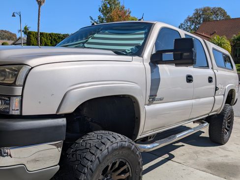 Used 2005 Chevrolet Silverado 2500 LT w/ Heavy-Duty Power Package image 2