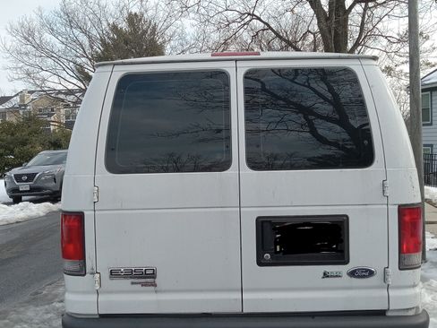 Used 2014 Ford E-350 and Econoline 350 XL w/ Power Windows & Locks Group image 2