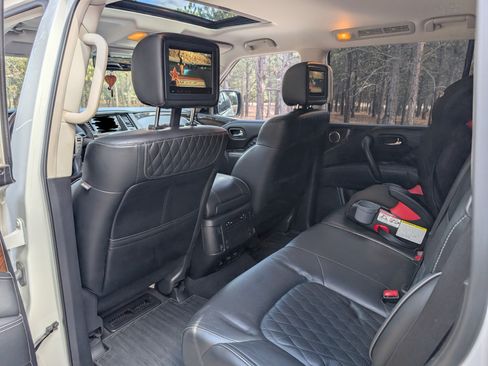 Used 2018 INFINITI QX80 4WD w/ Deluxe Technology Package image 9