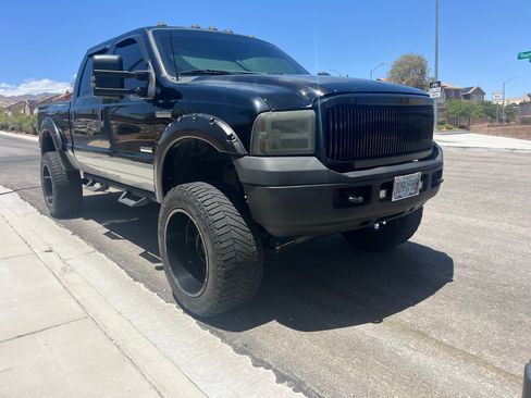 Used 2005 Ford F250 XLT AWD/4WD image 2