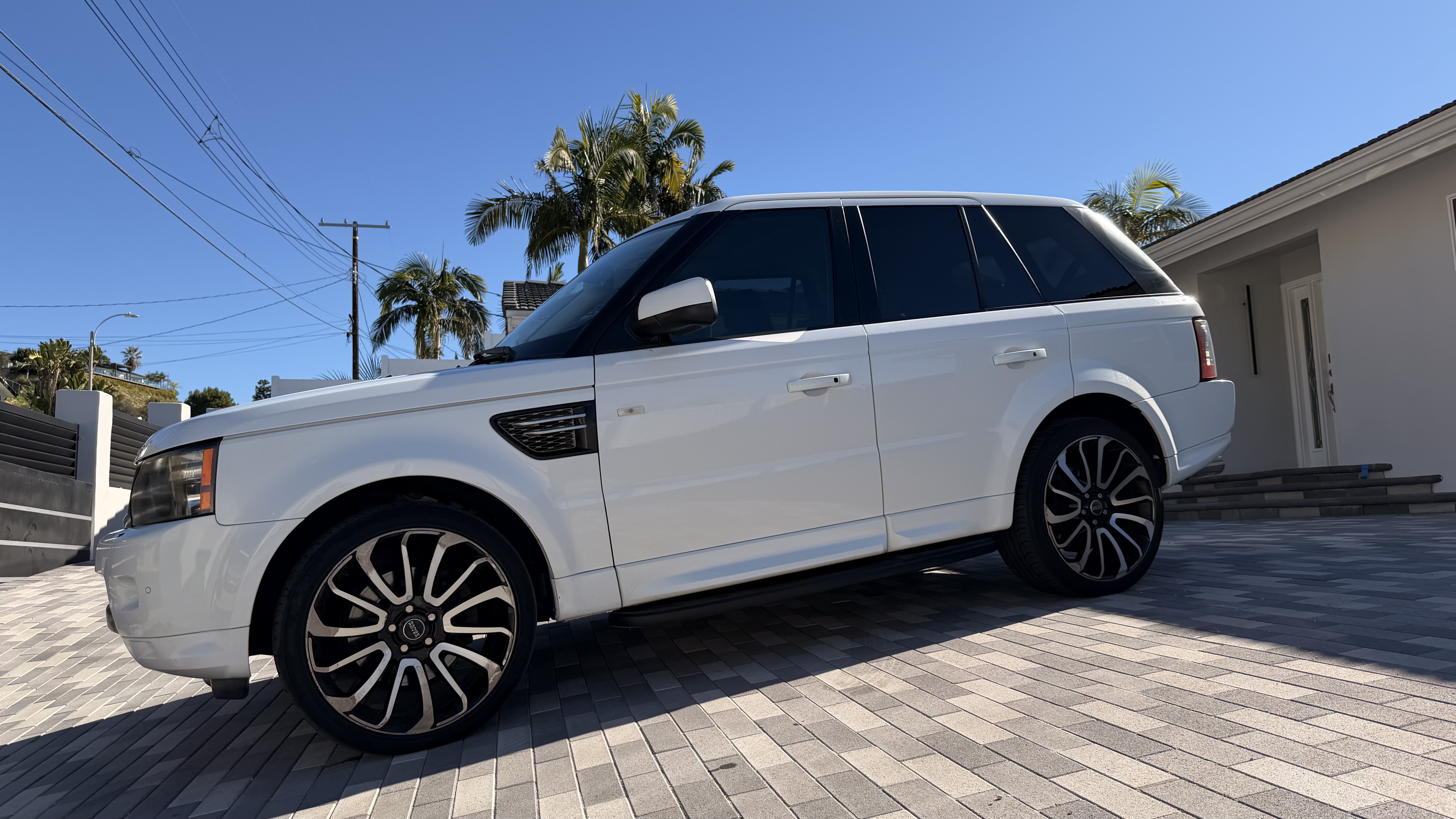 Used 2012 Land Rover Range Rover Sport HSE AWD/4WD image 25