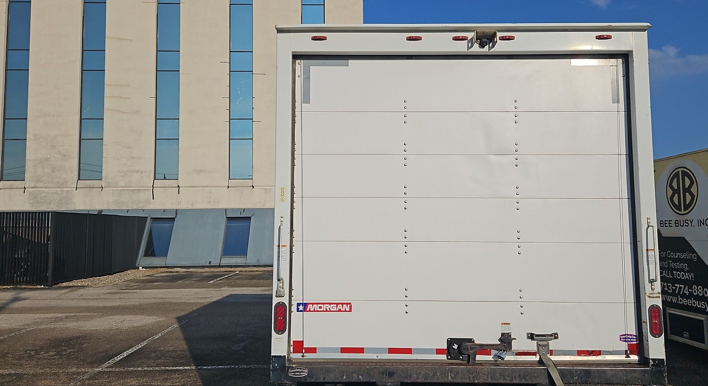 Used 2019 Chevrolet Express 3500 Extended RWD image 2