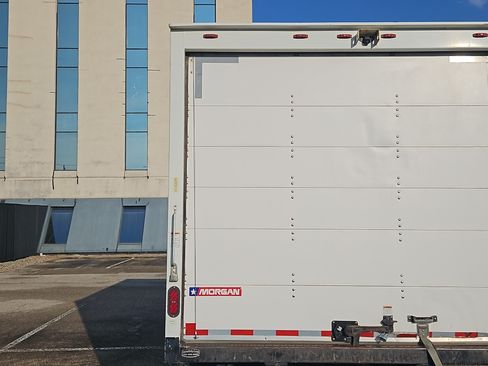 Used 2019 Chevrolet Express 3500 Extended RWD image 2