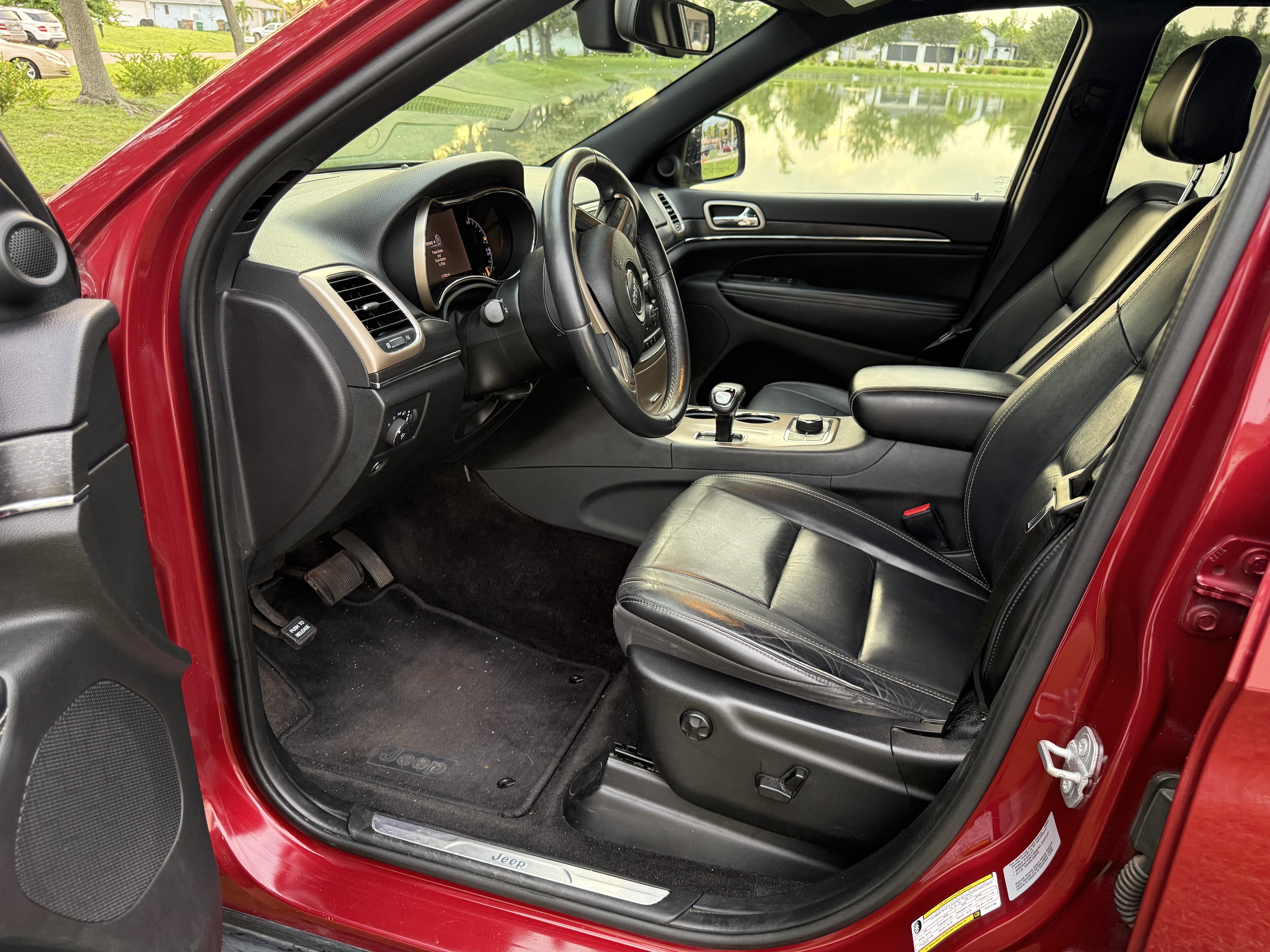 Used 2015 Jeep Grand Cherokee Limited AWD/4WD image 11