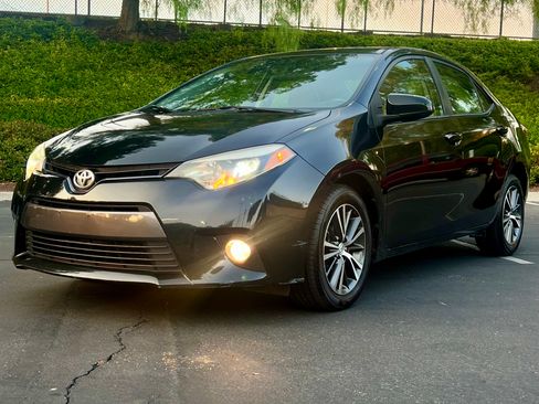 Used 2016 Toyota Corolla LE FWD image 5