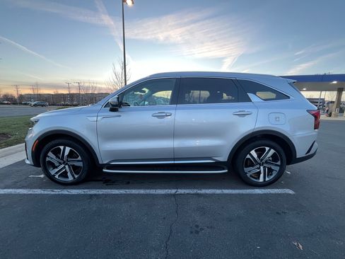 Used 2023 Kia Sorento EX image 1