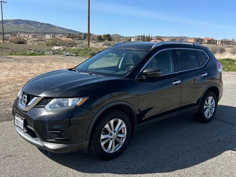 Used 2016 Nissan Rogue SV image 1