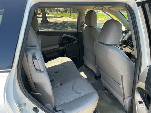 Used 2011 Toyota RAV4 2WD w/ Base L4 Extra Value Pkg image 10