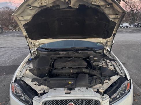 Used 2015 Jaguar XF Premium image 4