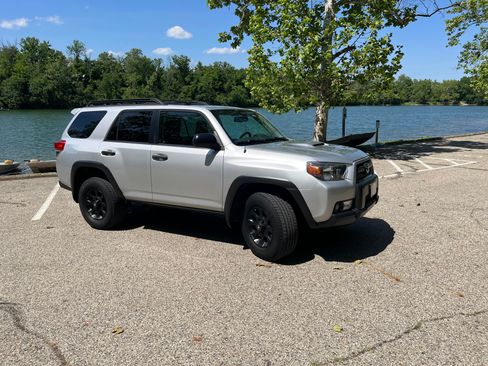 Used 2011 Toyota 4Runner Trail AWD/4WD image 1