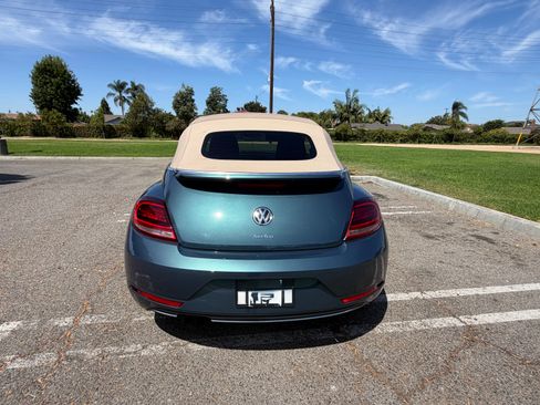 Used 2018 Volkswagen Beetle 2.0T Coast FWD image 15