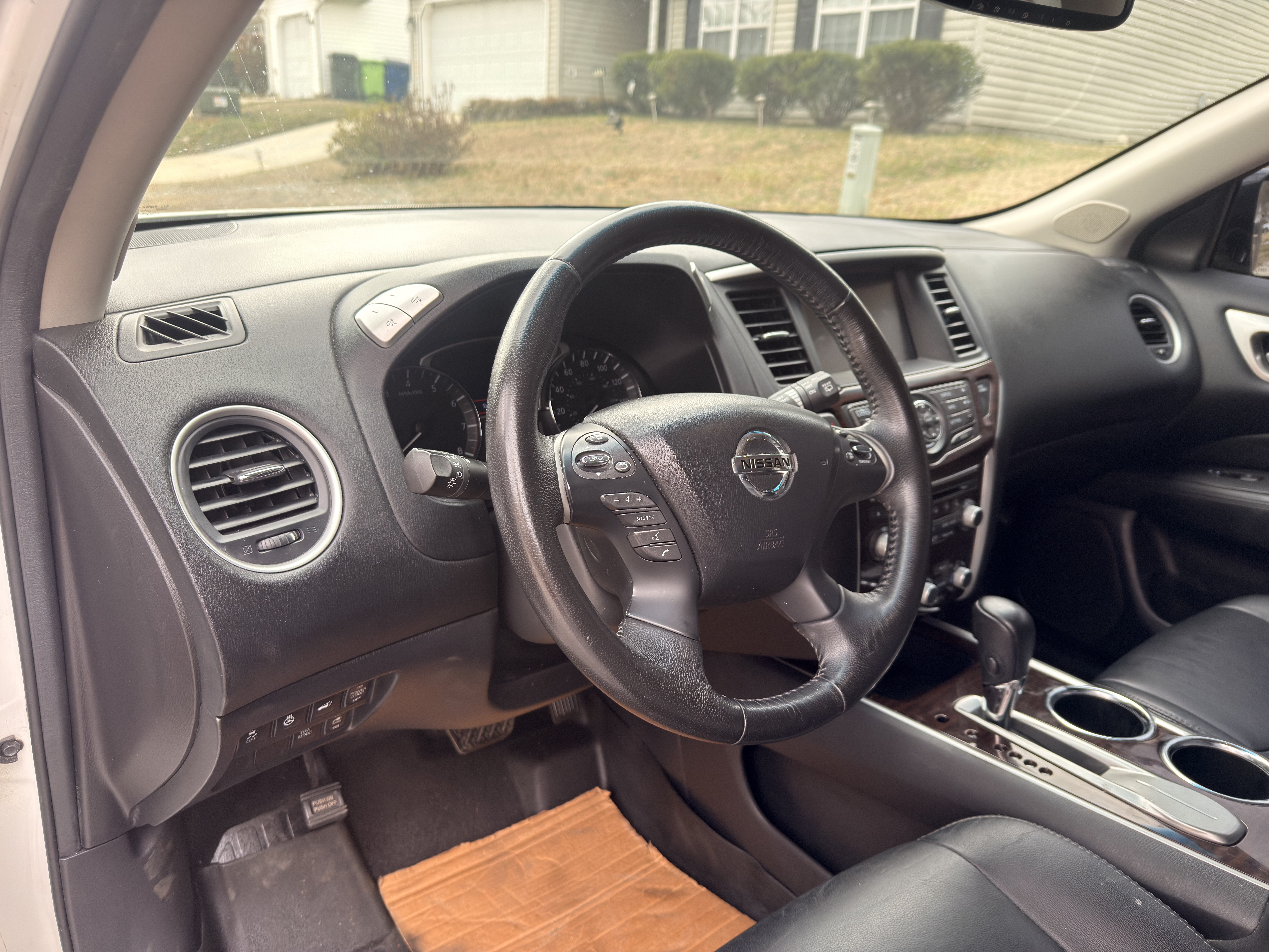Used 2014 Nissan Pathfinder Platinum w/ Platinum Premium Package FWD image 9