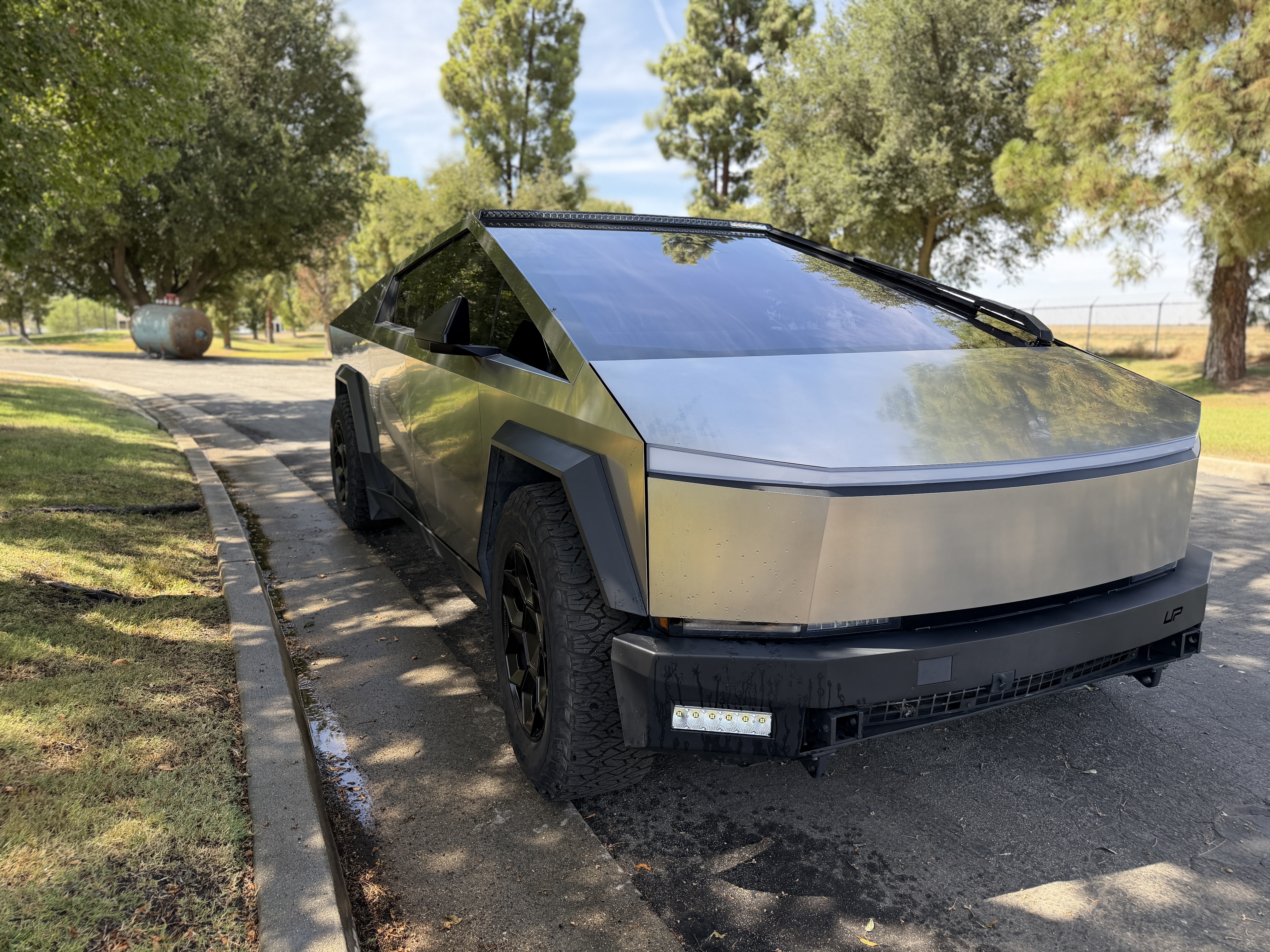 Used 2024 Tesla Cybertruck Cyberbeast AWD/4WD image 2