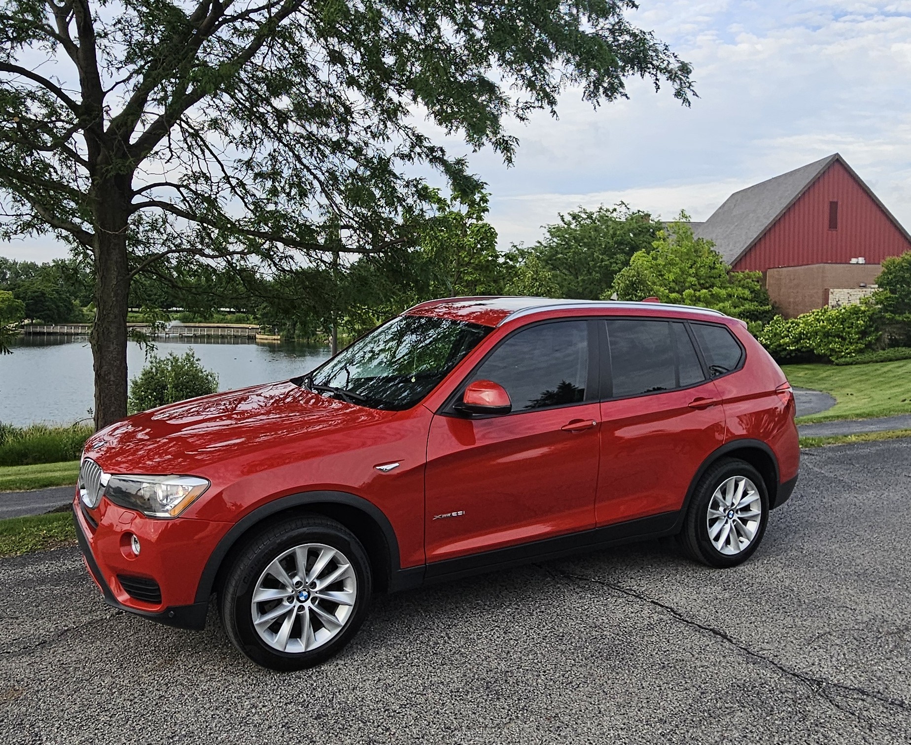 Used 2017 BMW X3 xDrive28i AWD/4WD image 2