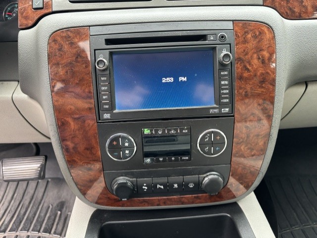 Used 2008 Chevrolet Suburban LT AWD/4WD image 9