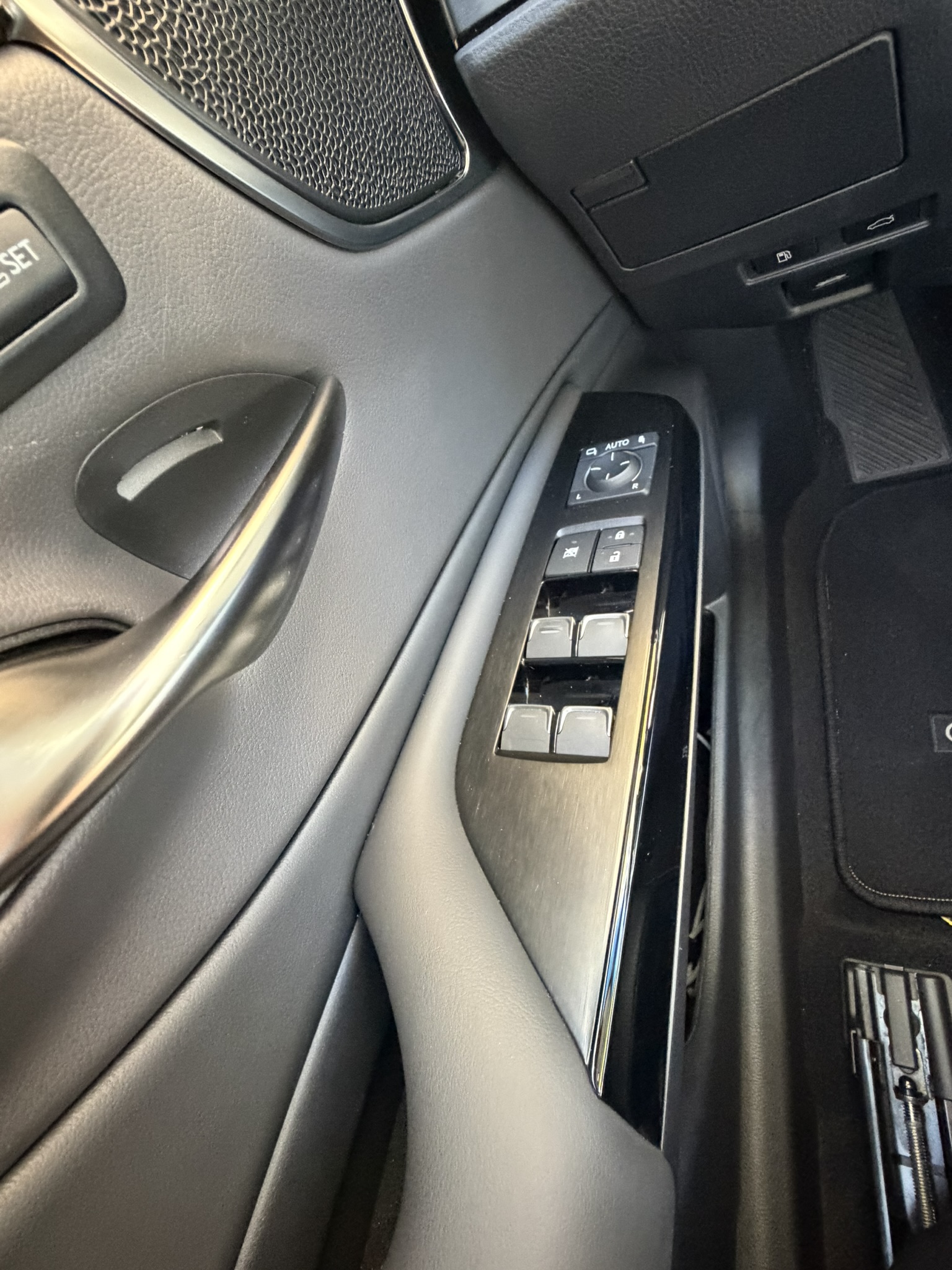 Used 2025 Lexus ES 350 Ultra Luxury FWD image 25