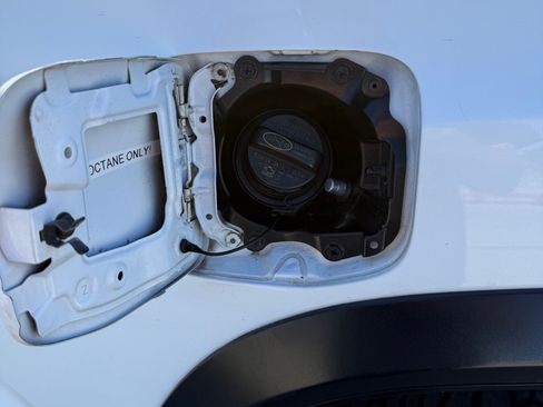 Used 2017 Toyota Tacoma TRD Off-Road image 28