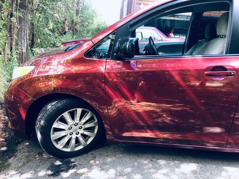 Used 2015 Toyota Sienna LE image 2