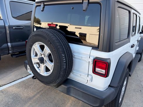 Used 2020 Jeep Wrangler Unlimited Sport S image 2