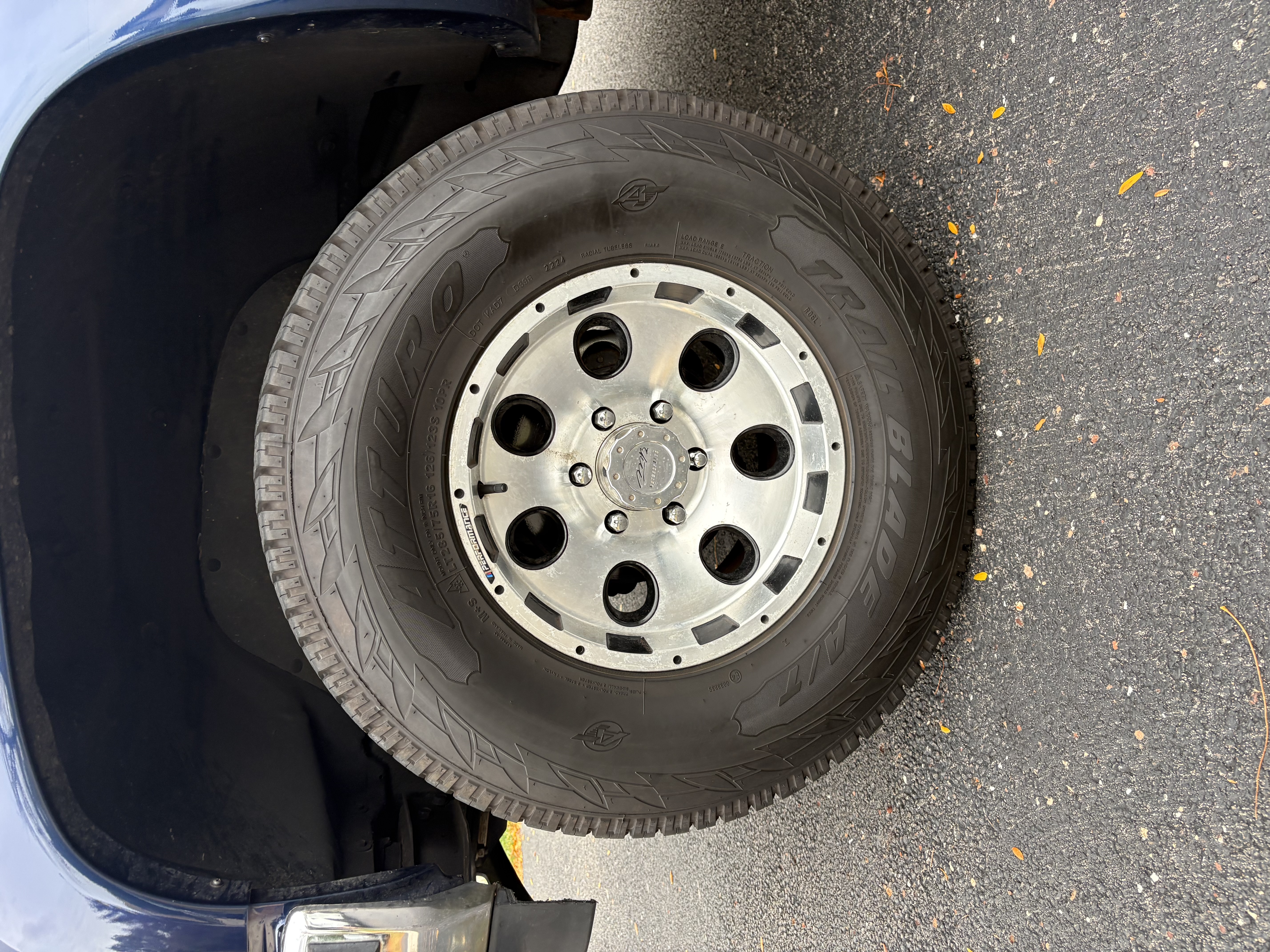 Used 1995 Chevrolet Tahoe 4WD 2-Door image 30