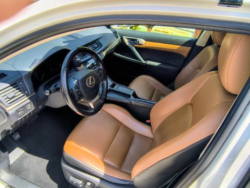 Used 2016 Lexus CT 200h w/ Accessory Package 2 FWD image 8
