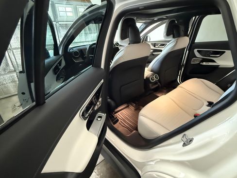 Used 2023 Mercedes-Benz GLC 300 4MATIC image 17