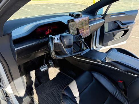 Used 2022 Tesla Model X image 14