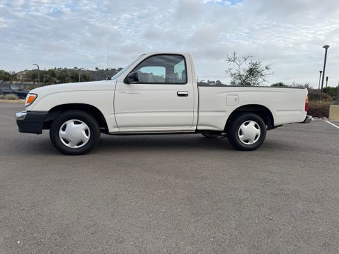 Used 1999 Toyota Tacoma 2WD Regular Cab image 2