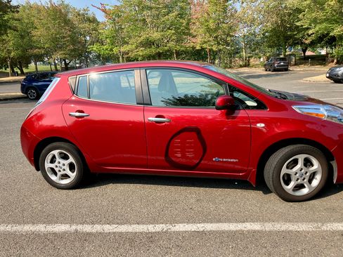 Used 2012 Nissan Leaf SL FWD image 8