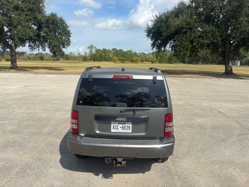 Used 2012 Jeep Liberty Sport w/ Popular Equipment Group RWD image 9