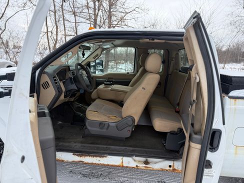 Used 2012 Ford F250 XLT w/ Snow Plow Prep Pkg image 12