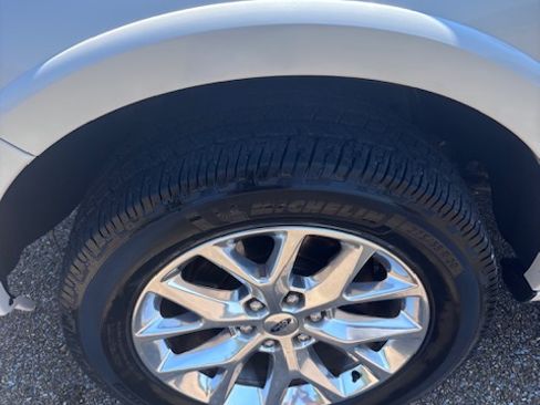 Used 2017 Ford Expedition EL Limited w/ Equipment Group 301A RWD image 8