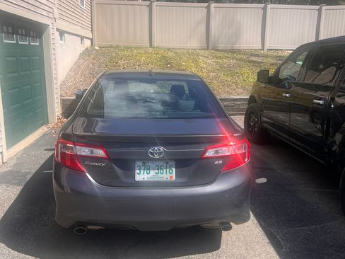 Used 2012 Toyota Camry SE w/ Leather Pkg FWD image 5